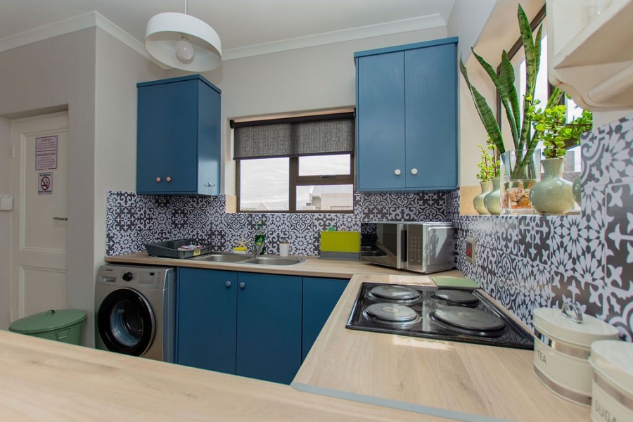 2 Bedroom Property for Sale in Helios Place Western Cape